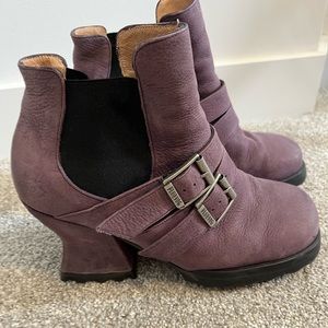 John Fluevog, The Stad, size 9, Purple, boots with buckles.